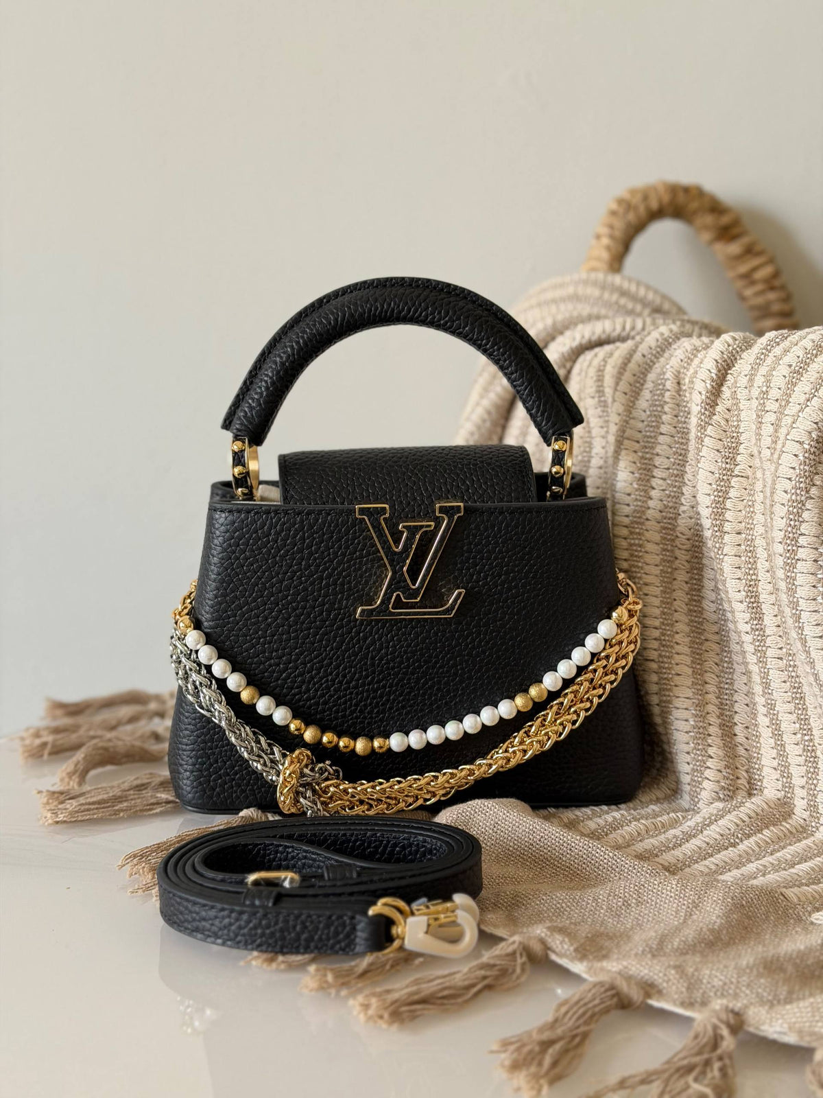 Lv capucines
Size:21 cm 
Super master quality aaa

For Price 👇 WhatsApp✅
0568585901 
0507557372
0552275751 Owner Zain 👌

Zain315
♥️♥️♥️
