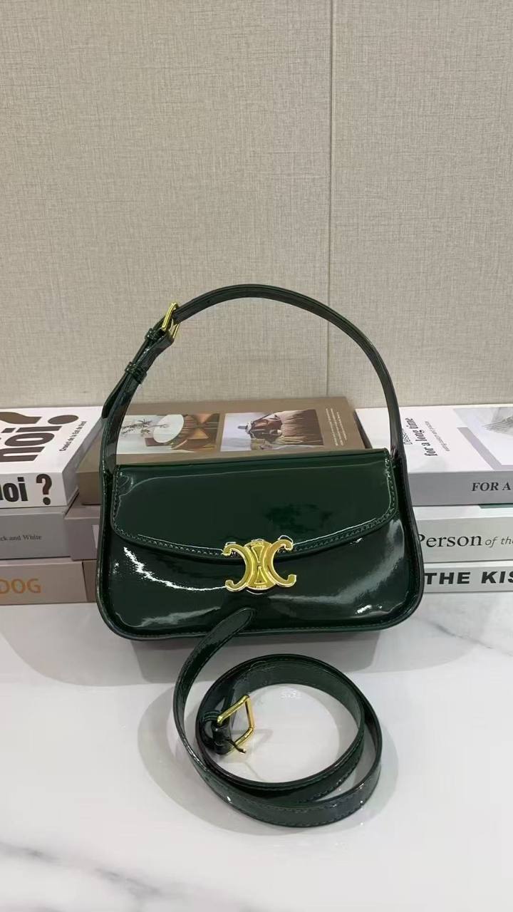 CELINE  
Best quality 

with box’s 
🎁🎁🎁

100 dhs✅
size 23CM

Zain290
♥️♥️♥️