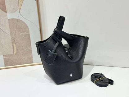 polo
105 dhs🪙🌨️

with box
🎁🎁🎁

size 22×12×12cm

Zain213
♥️♥️♥️