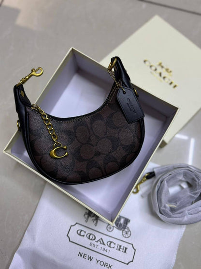 🍒 Coach Jonie

1️⃣ First quality +🎁

Size : 16.5 * 9 cm

80 dhs✅

with box
🎁🎁🎁

Zain115
♥️♥️♥️