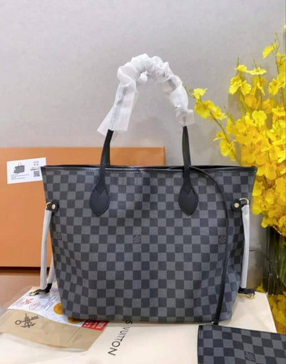 LV
90 dhs🪙💕

with box
🎁🎁🎁

Zain269
♥️♥️♥️