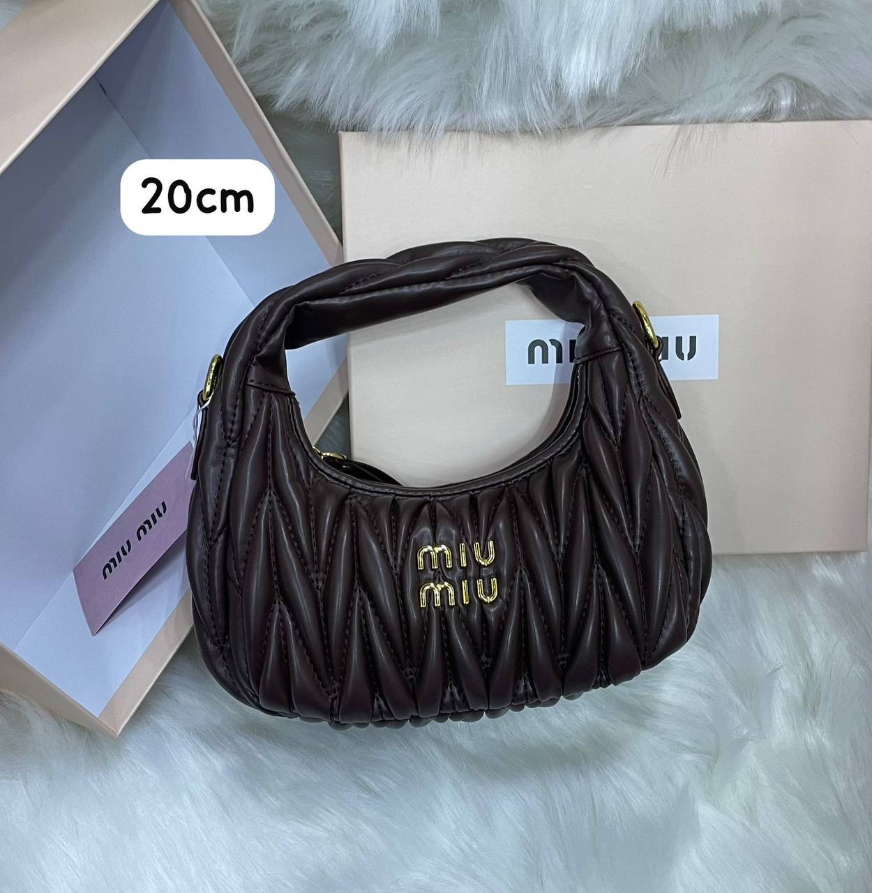Miu Miu
95 dhs✅ 

with box
🎁🎁🎁

Zain72
♥️♥️♥️