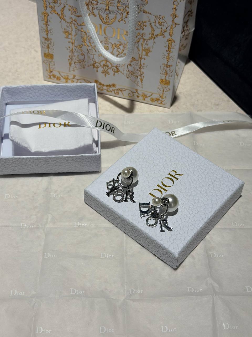 DIOR  🤍

🆕🎉🥳🎊🆕
* Eariings
* Gold & Silver Finish Metal with Stones

* ⁠↗️ *Super Master Quality ®️*
For Price 👇 WTSP Text Zain 0568585901

Zain106
♥️♥️♥️