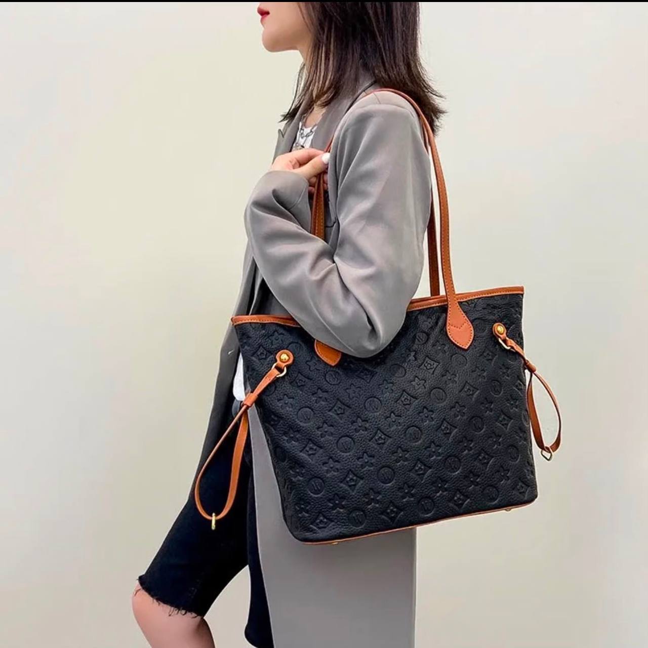 LV
105 dhs✅
High-quality with box

Zain35
♥️♥️♥️