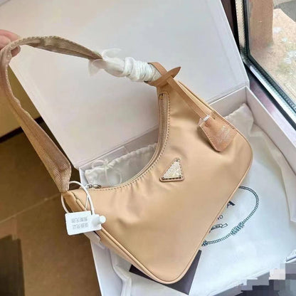 YSL

 GOOD QUALITY

 WITH BOX
🎁🎁🎁

95 dhs✅

Zain39
♥️♥️♥️

Prada