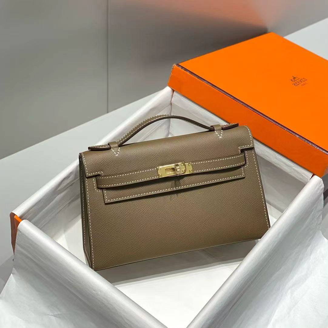 Hermes pochette 21cm💥master quality ✅with box 📦 
340 dhs🇦🇪🇦🇪

Zain52
♥️♥️♥️