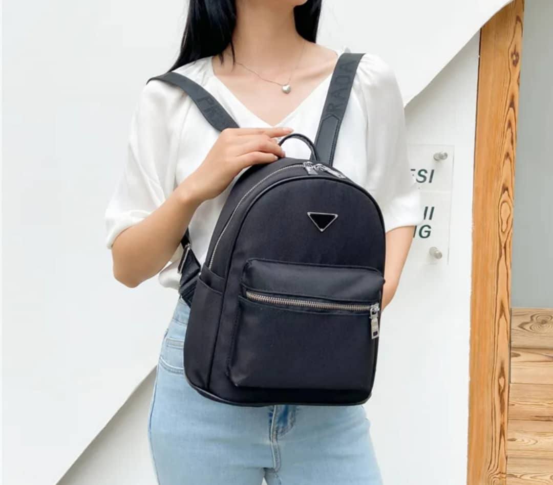 Prada

90 DHS  🇦🇪 size 24cm
95 DHS  🇦🇪 size 26cm
100 DHS🇦🇪  size 30cm

Silver Logo

Zain26
♥️♥️♥️