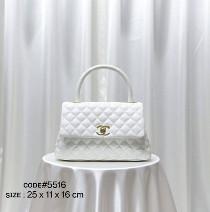 CHANEL  COCO
ᴛᴏᴘ ʜᴀɴᴅʟᴇ ʙᴀɢ
ᴄᴀᴠɪᴀʀ ʟᴇᴀᴛʜᴇʀ ᴍᴀᴛᴇʀɪᴀʟ
ɢᴏʟᴅ ᴄʜᴀɪɴ ʟᴇᴀᴛʜᴇʀ sᴛʀᴀᴘ
sɪᴢᴇ: 25 cm
ᴡɪᴛʜ BOX
🎁🎁🎁

85 dhs🪙💕

Zain31
♥️♥️♥️