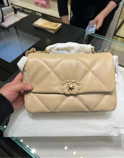 Chanel
Master Bags +++
For Price 👇 WTSP Text Zain 0568585901

Zain142
♥️♥️♥️