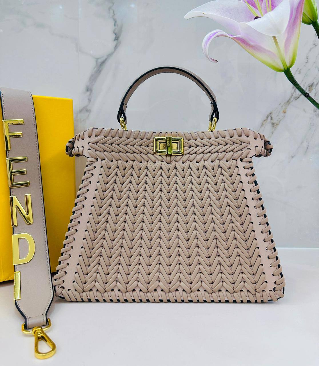 FENDI 

COPY ONE 

NEW CAME 

170 dhs🪙🌨️

Zain39
♥️♥️♥️