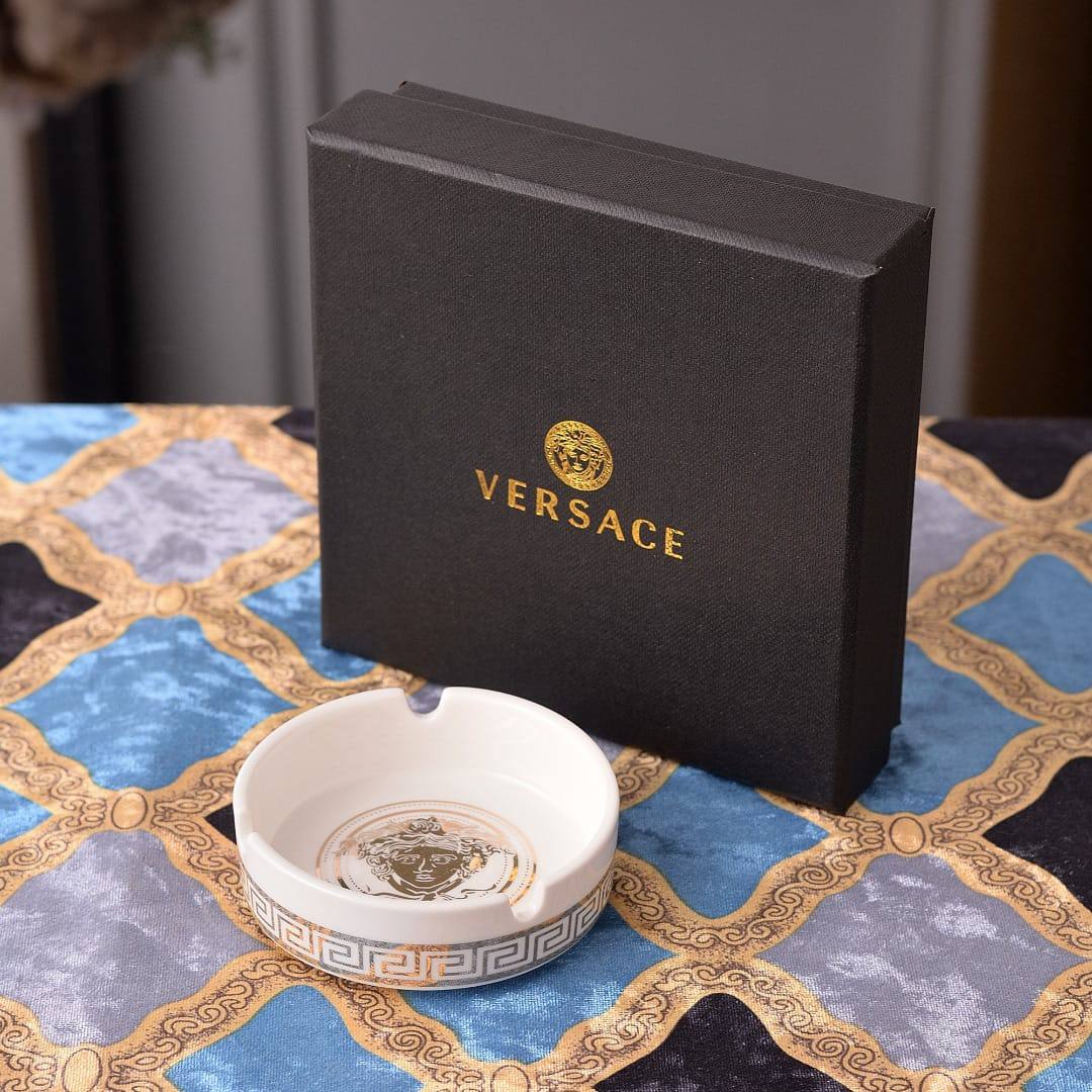 50 dhs 

Zain205
♥️♥️♥️