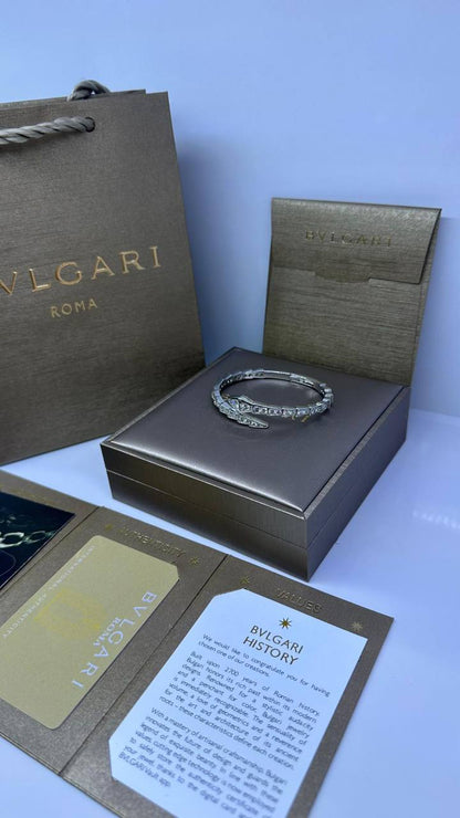BVLGARI 🍁*
Bangle 🐦‍🔥
good quality 💯
With normal boxes 📦 
40 dhs✅

With same master box 📦 
75 dhs✅

Zain216
♥️♥️♥️