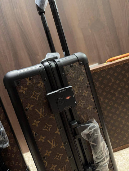 Louis Vuitton❤️
Size   20/24surname
price   900 dhs🪙🖤/1050 dhs🪙🖤
Super Master quality

Zain04
♥️♥️♥️