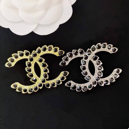 BROOCH🦋*
Good quality 🍁
With black boxes 📦 
20 dhs💓

With normal box 🗃️ 
And paper bag 🛍️
35 dhs💓

Zain216
♥️♥️♥️