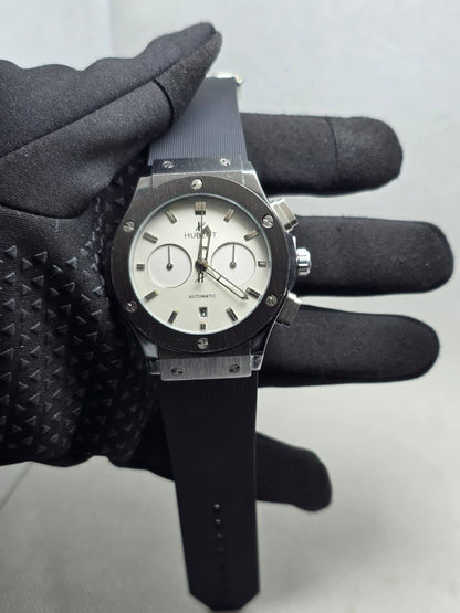 Hublot Men
*Chronograph working*
90 dhs🪙💕

Zain29
♥️♥️♥️