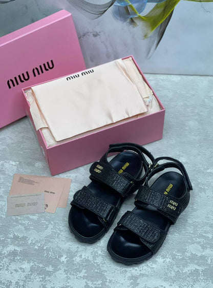 Miu Miu
Size 36-41
120 dhs✅

Zain175
♥️♥️♥️