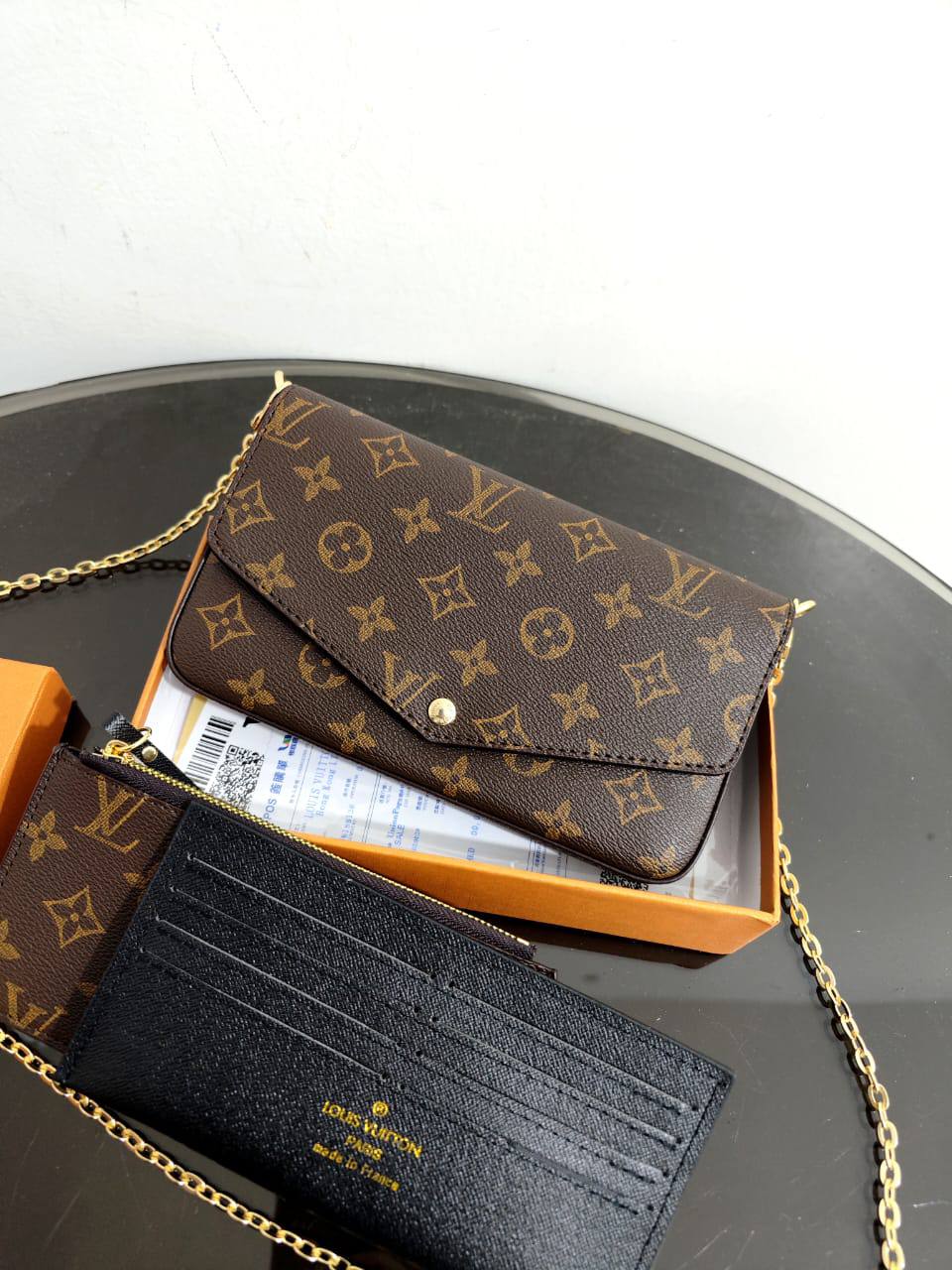 LV
75 dhs🇦🇪🇦🇪
high quality 
With box

Zain26
♥️♥️♥️