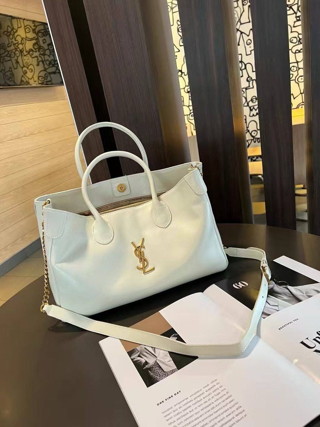 Ysl

330 dhs🇦🇪🇦🇪

Zain153
♥️♥️♥️