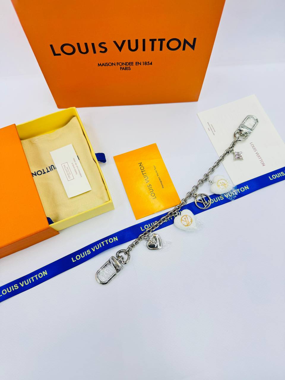 *Key Chain ❤️‍🔥*
Master quality 💯
With normal boxes 📦 
50 dhs✅
With master box 🗃️ 
75 dhs✅

Zain216
♥️♥️♥️