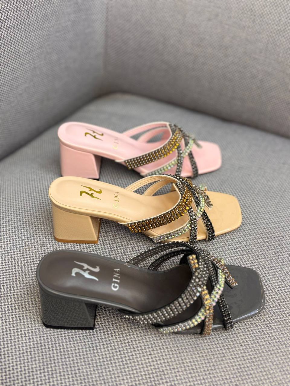 Gina 
110 dhs✅
Size 36-42

Zain55
♥️♥️♥️
