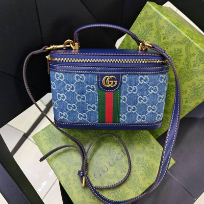 Gucci 

100 dhs✅ 

with box
🎁🎁🎁

Zain235
♥️♥️♥️