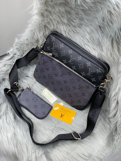 LV 
SIZE  ……… 25CM
115 dhs🪙

With BOX
🎁🎁🎁

Zain244
♥️♥️♥️