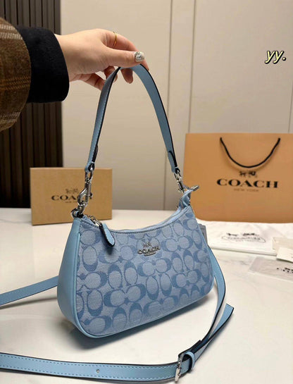 Coach
90 dhs❣️

size：24cm
With the box
🎁🎁🎁

Zain35
♥️♥️♥️