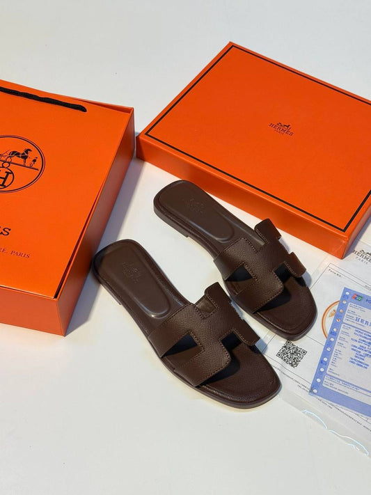 NEW CAME
HERMES SLIPPER
GOOD QUALITY
90 dhs🌺
Size 36 TO 41

Zain40
♥️♥️♥️