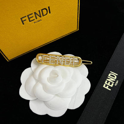 HAIR CLIP
MASTER✨
55 DHS✅
 WITH BOX AND PAPER BAG🎁🛍️

Zain89
♥️♥️♥️