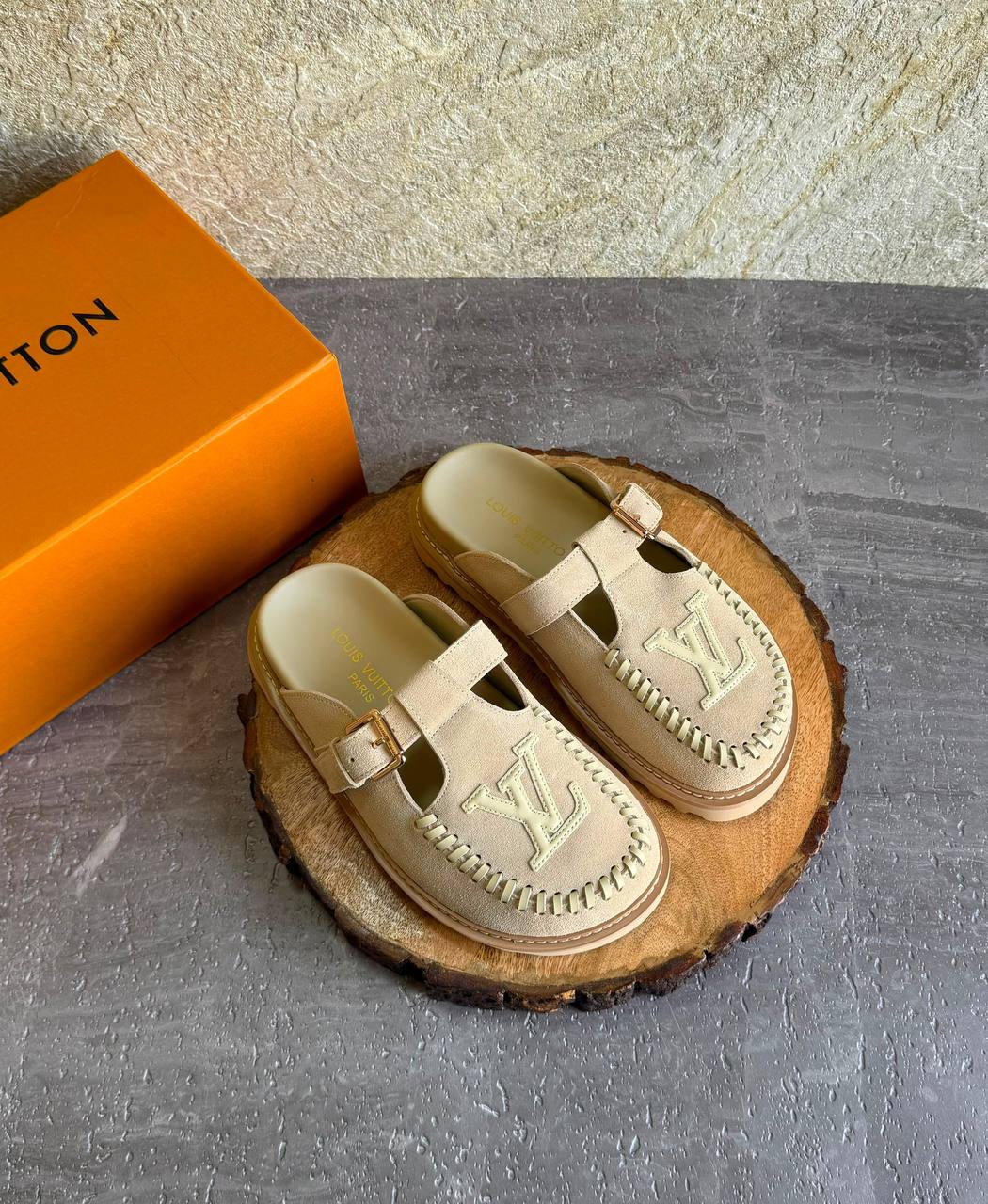 LV
SuperMaster Quality 💯
450 dhs🖤
Size: 36-41💥

Zain171
♥️♥️♥️