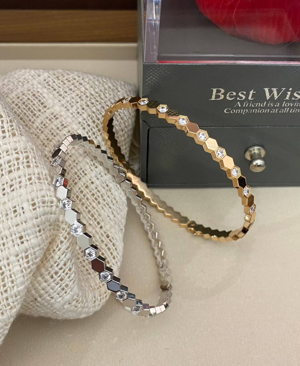 Chaomet Bangle 🦋
Master quality 

*80* AED normal box 📦

Zain48
♥️♥️♥️
