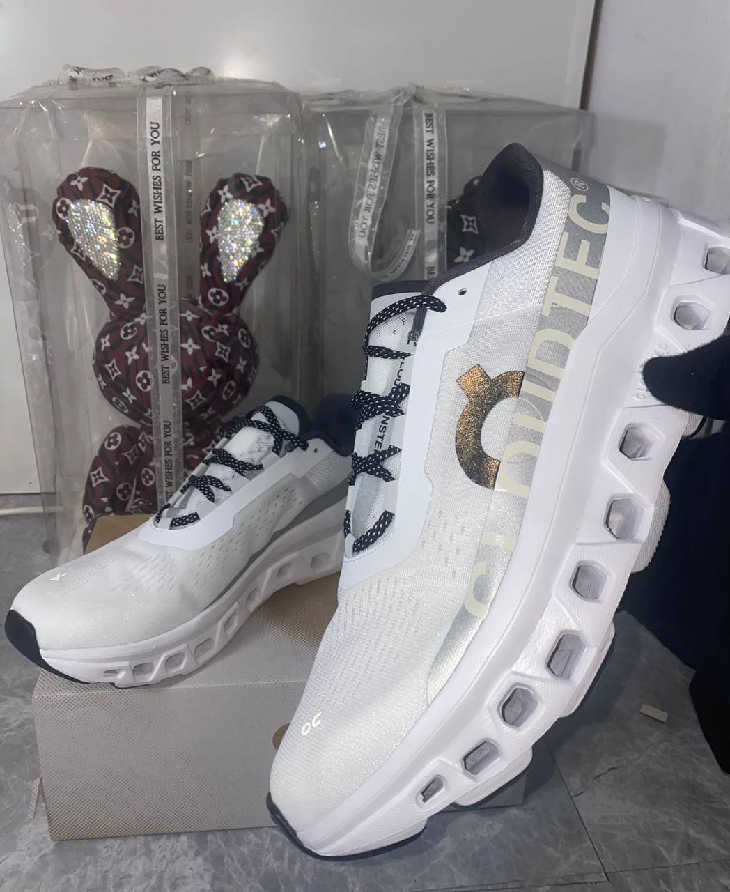 ON Cloudmonster 1 ‘White/White’💨🤍
36 to 45 AVAILABLE 🤩
220 dhs✅

Zain242
♥️♥️♥️