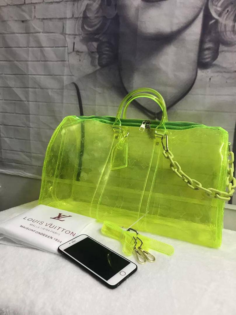 LV
100 dhs✅
high quality  
55cm

Zain26
♥️♥️♥️