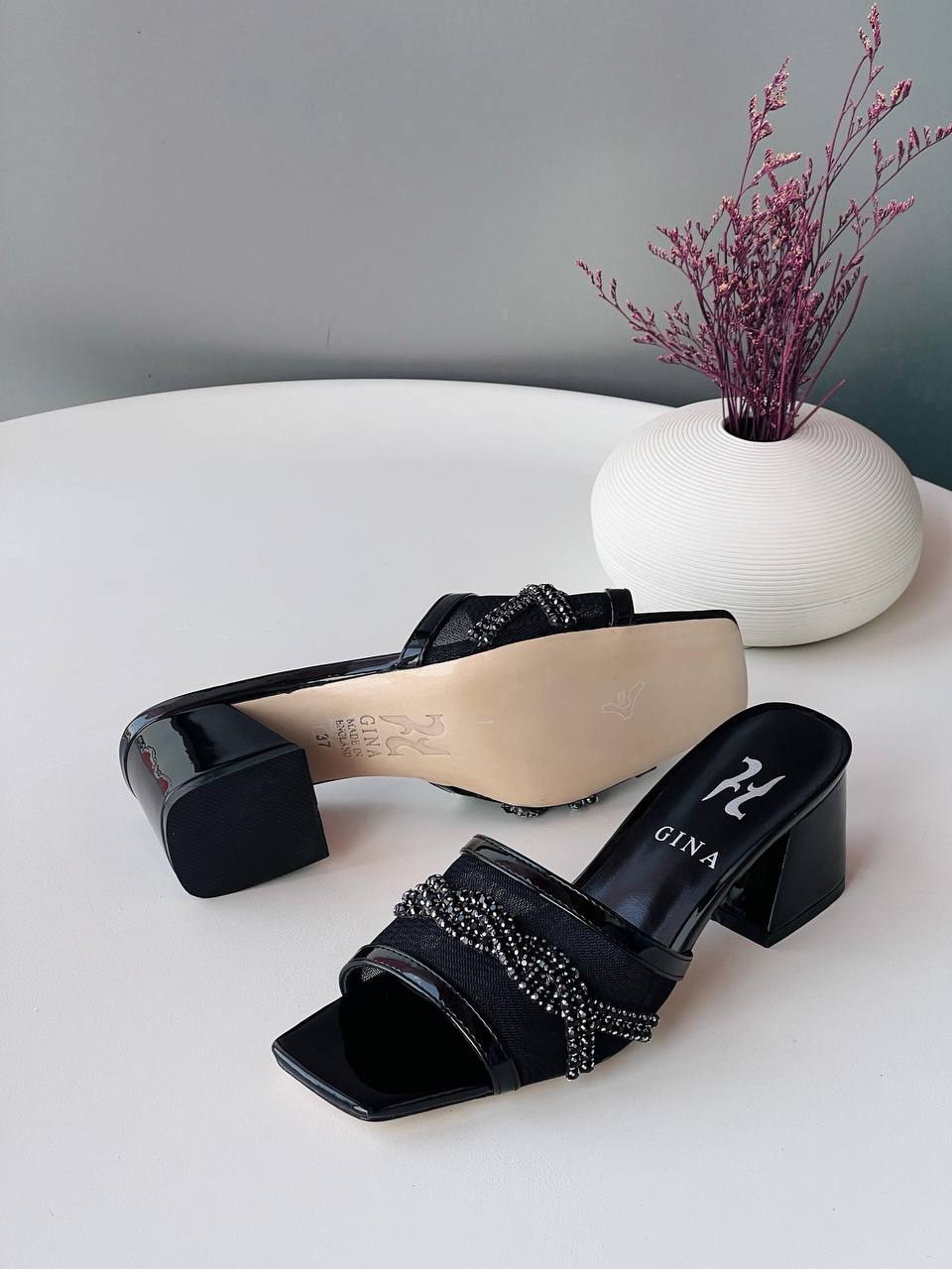 Gina 💛🖤
Size 36_41
Super high quality* 
450 dhs✅

Zain176
♥️♥️♥️