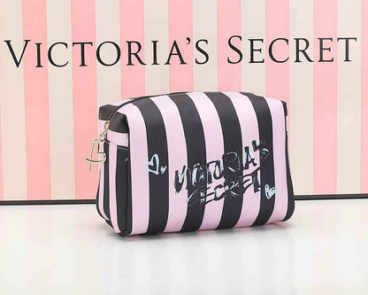 Victoria's Secret 

make up 
pouch 
new came 
good quality 

30 dhs🇦🇪🇦🇪

Zain295
♥️♥️♥️