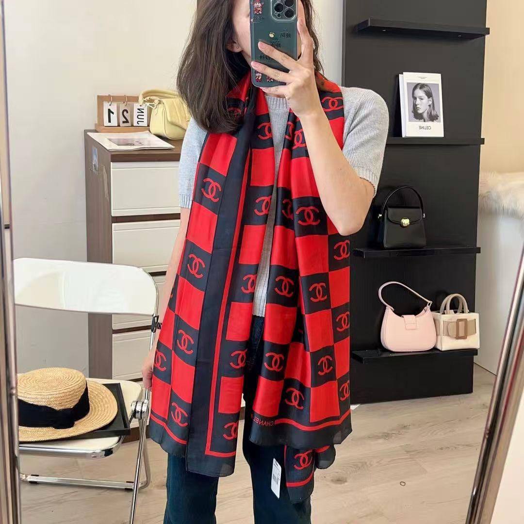 Silk scarf 
40 dhs❣️

Zain93
♥️♥️♥️