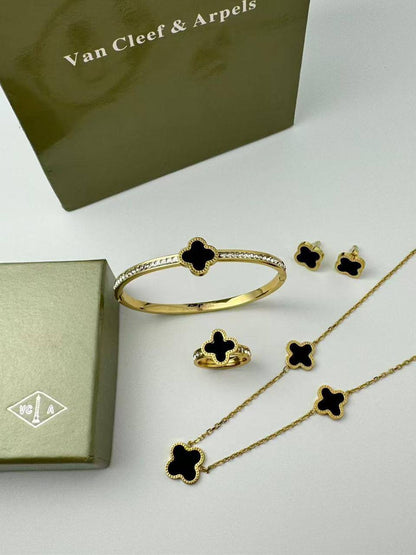 *Stainless steel SET 💯*
Necklace ❤️‍🩹
Earring 🍁
Breslat ❣️
Ring 💍 free size

With normal boxes 📦 

And paper bag 🛍️
45 dhs🪙

Zain216
♥️♥️♥️