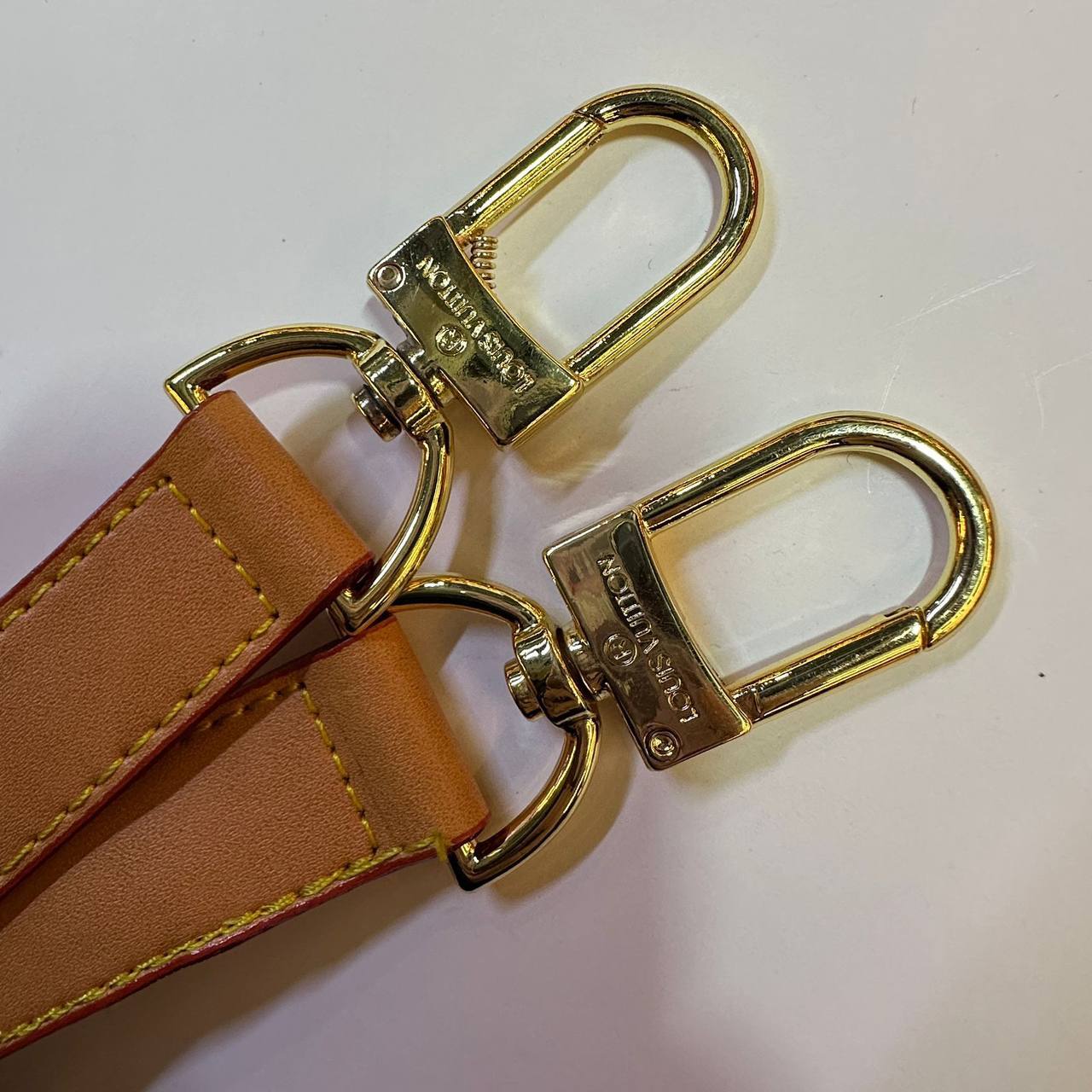 LV

TRAVELLING BAG 

COPY ONE 
 50CM 
150 dhs✅

Zain39
♥️♥️♥️