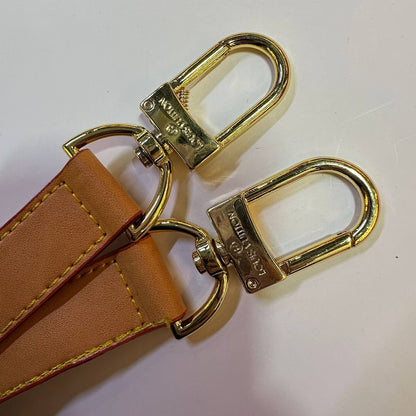 LV

TRAVELLING BAG 

COPY ONE 
 50CM 
150 dhs✅

Zain39
♥️♥️♥️