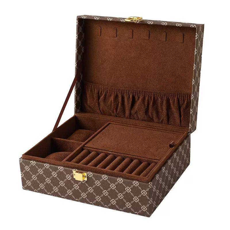 Jewelry boxes are now on sale , limited stock, good quality 
120 dhs🪙💚

Zain39
♥️♥️♥️