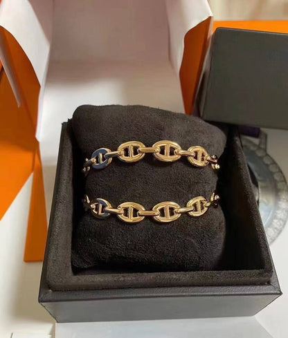 Hermes ❤️‍🔥*
Bangle 🐦‍🔥
Master quality 💯
With normal boxes 🗃️ 
85 dhs✅
With master box 📦 
100 dhs✅

Zain216
♥️♥️