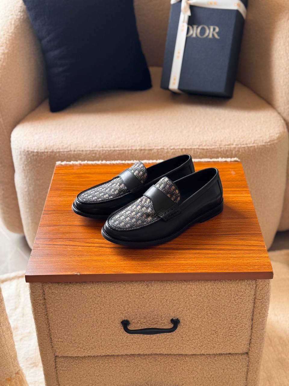 Christian Dior
*AAA QUALITY*
*size: 40 to 46*
490 dhs💓

Zain185
♥️♥️♥️