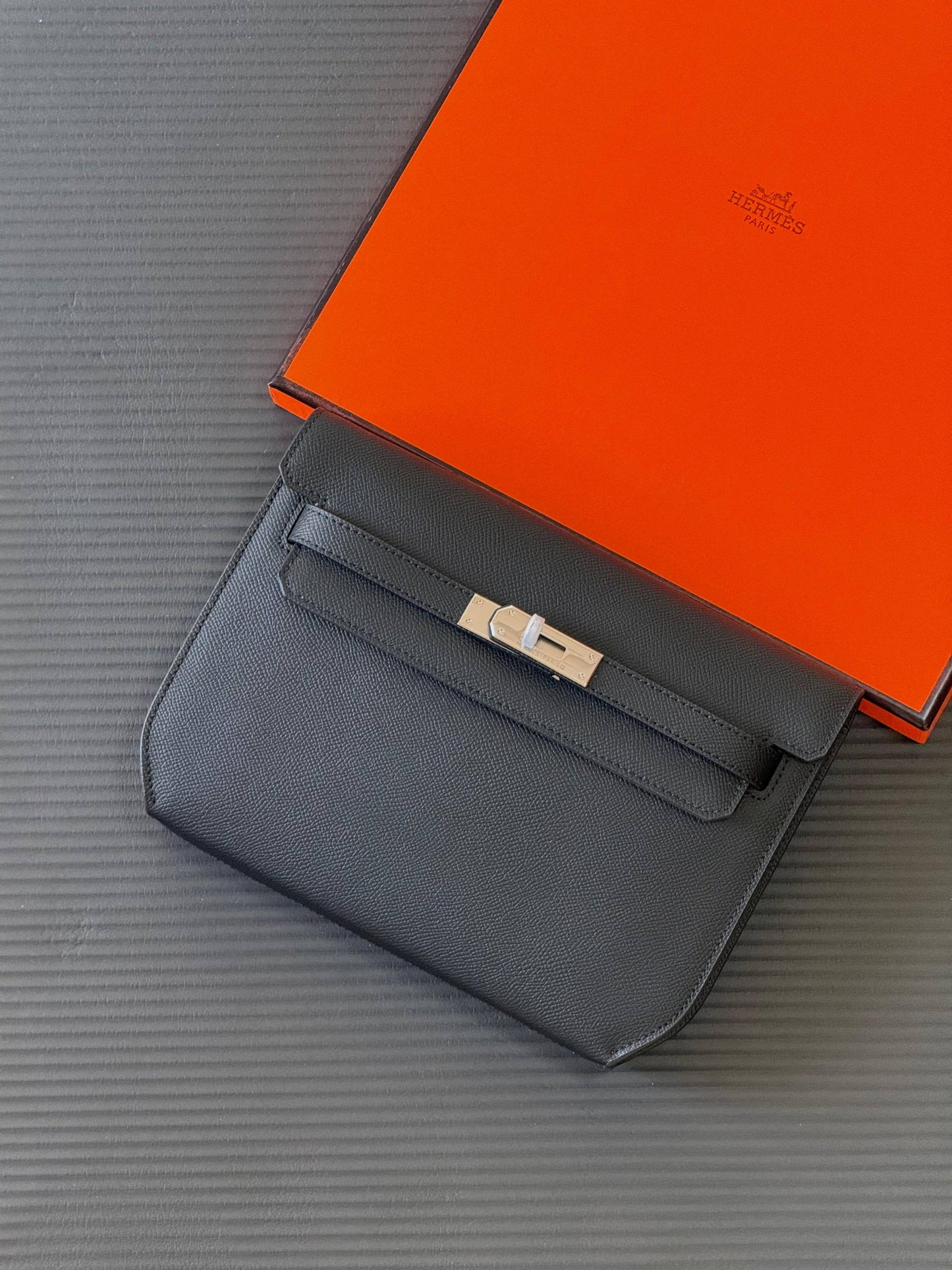 Hermes depeche epsom leather 24cm💕master quality😍with box
340 dhs🪙🌨️

Zain52
♥️♥️♥️