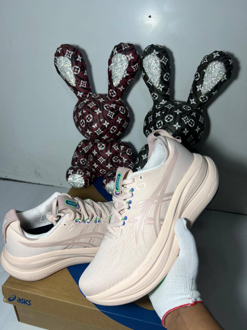 Asics GEL-NIMBUS 28 Pearl Pink/Morganite colorway. 
40-45 AVAILABLE 
220 dhs✅

Zain242
♥️♥️♥️