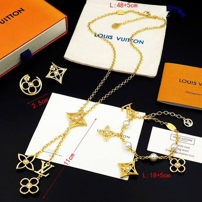 LV
Necklace ✨
Bracelet 😍
Earring 🦋
Master quality 💯
With normal boxes 🗃️ 
180 dhs🇦🇪🇦🇪
With master box 📦 
210 dhs🇦🇪🇦🇪

Zain216
♥️♥️♥️