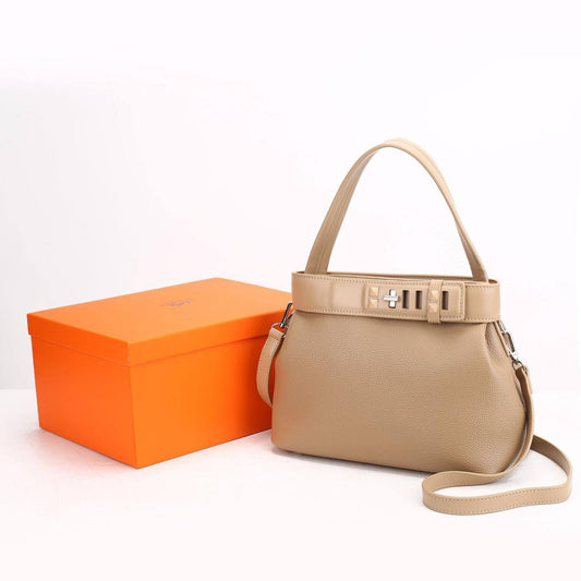 HERMES 
NEW CAME HIGH QUALITY 
WITH BOX 
🎁🎁🎁

125 dhs❣️

Zain39
♥️♥️♥️