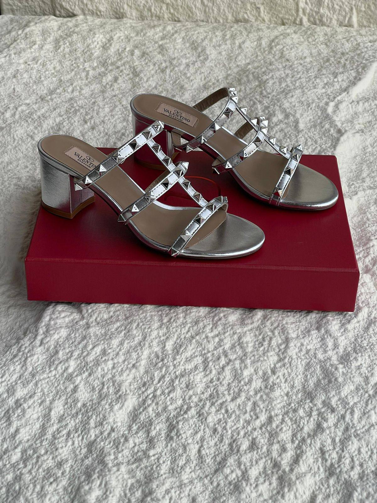 Valentino
SuperMaster Quality 💯
450 dhs🌺
Size:36-41💥

Zain171
♥️♥️♥️