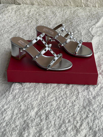 Valentino
SuperMaster Quality 💯
450 dhs🌺
Size:36-41💥

Zain171
♥️♥️♥️