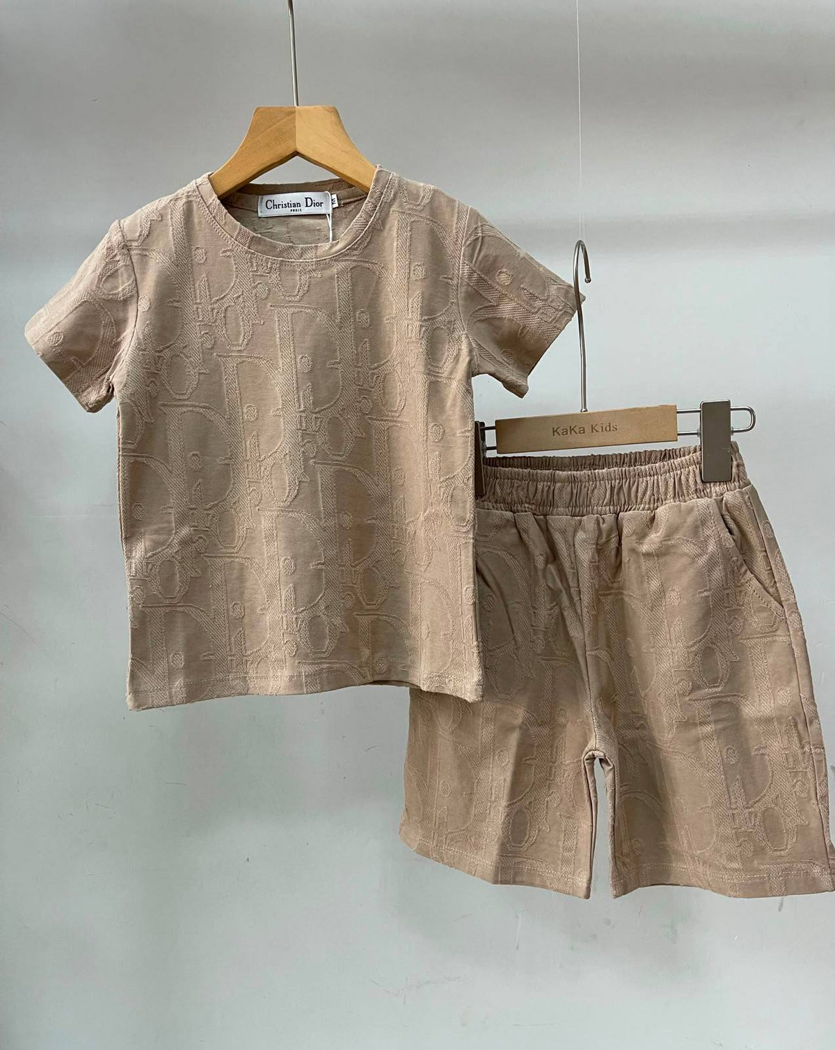 Fendi
Loewe
Dior
Gucci
D&G 


3-6m，6-12m，12-18m，2-3y，3-4y，4-5y，5-6y，7-8y，9-10y，11-12y。

110 aed

Zain151
♥️♥️♥️