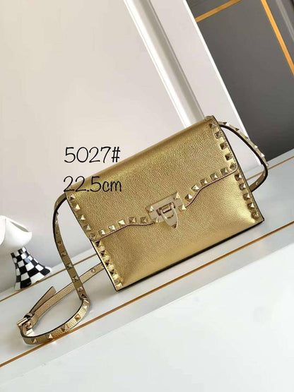 Valentino 
Master
260 dhs✅

Zain153
♥️♥️♥️